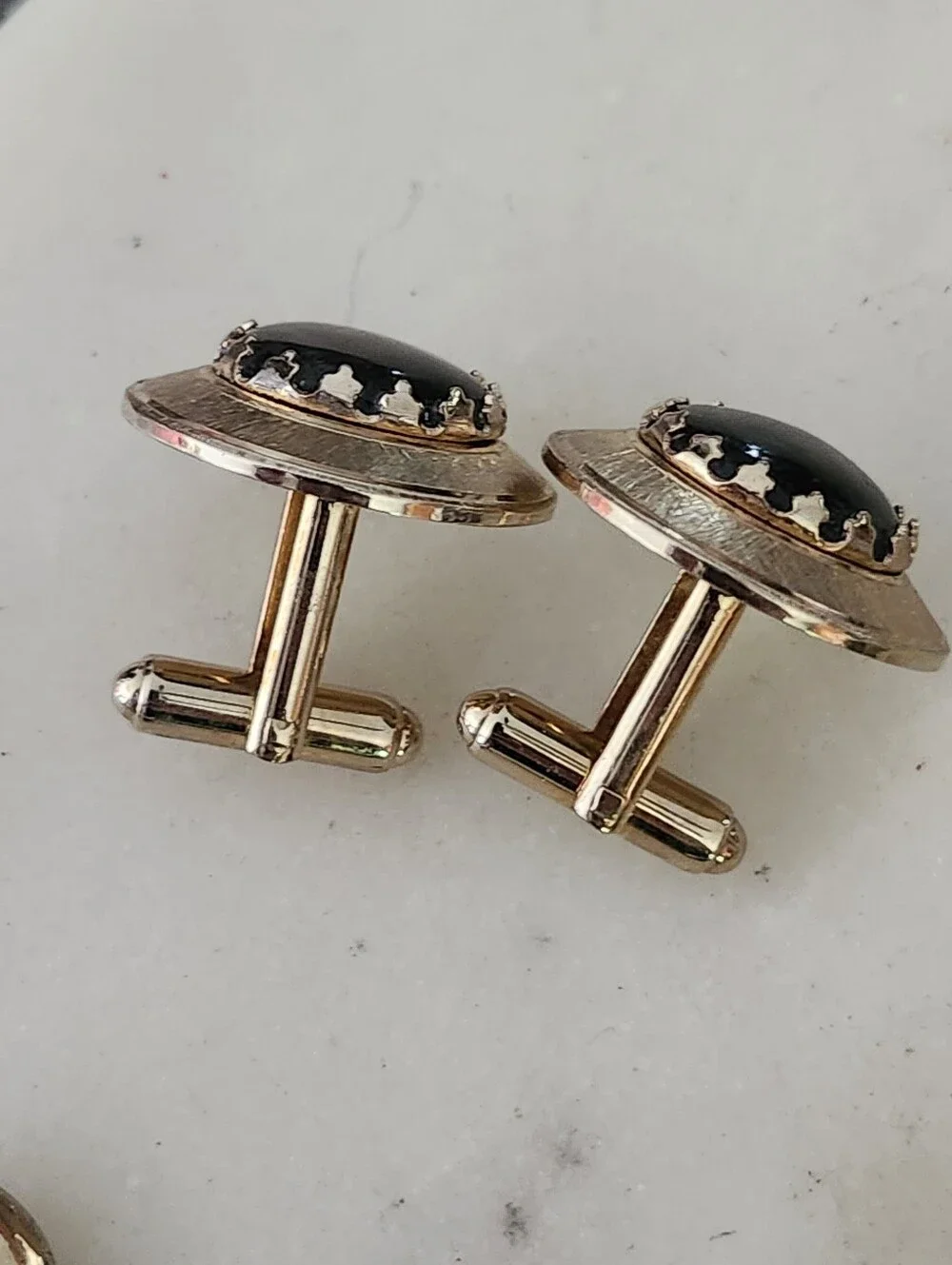 Gold Tone Mother-of-Pearl Round Cuff Links